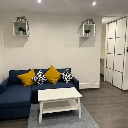 Cosi Near La Defense Apartment *